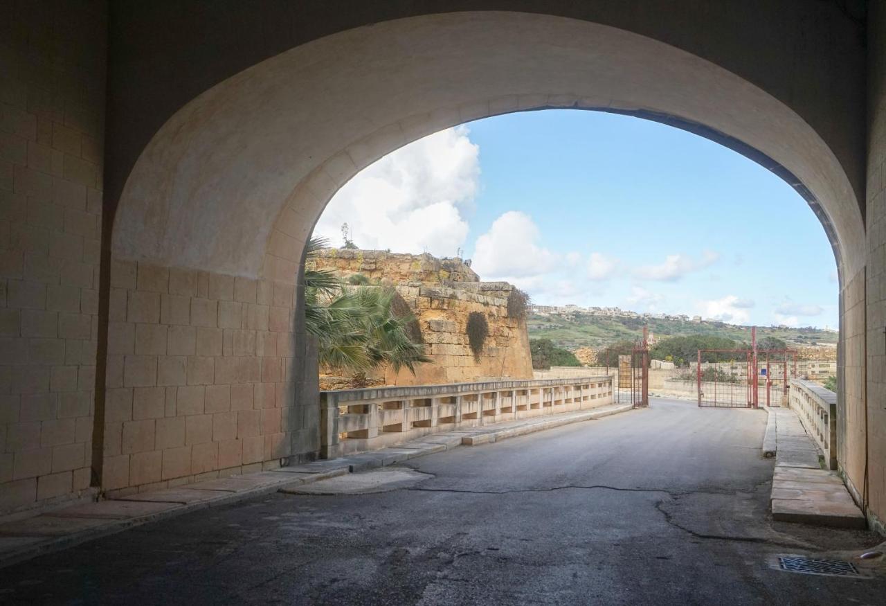 Getawaynpetto Private Duplex Maisonette With Jacuzzi Hot Tub Mgarr Exterior foto