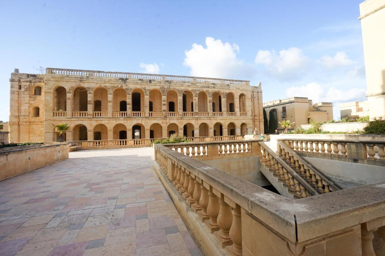 Getawaynpetto Private Duplex Maisonette With Jacuzzi Hot Tub Mgarr Exterior foto