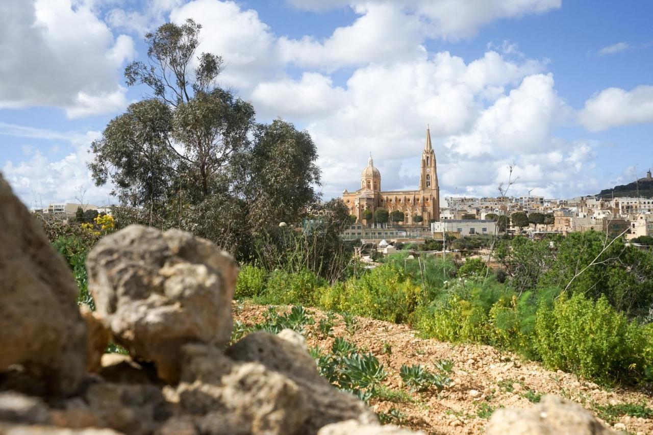 Getawaynpetto Private Duplex Maisonette With Jacuzzi Hot Tub Mgarr Exterior foto
