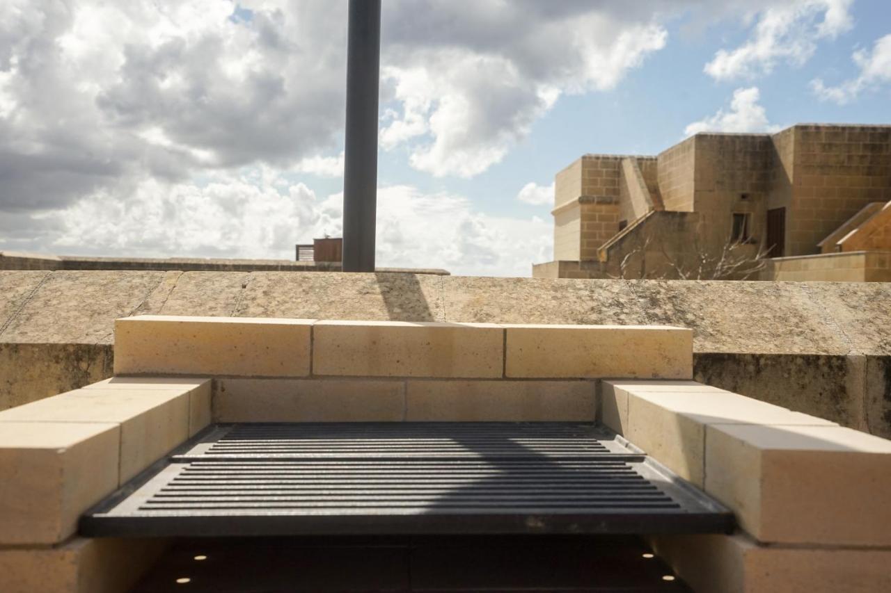Getawaynpetto Private Duplex Maisonette With Jacuzzi Hot Tub Mgarr Exterior foto