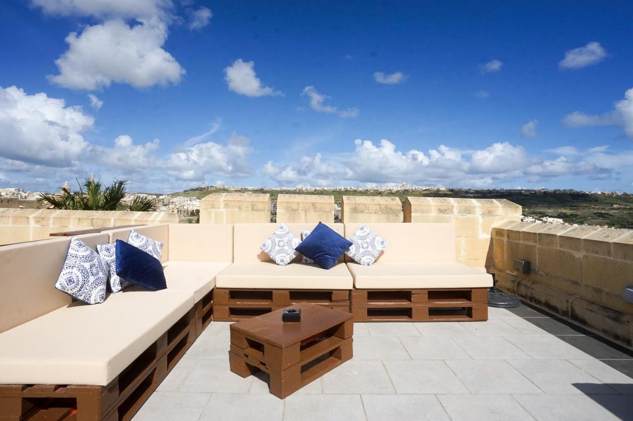 Getawaynpetto Private Duplex Maisonette With Jacuzzi Hot Tub Mgarr Exterior foto