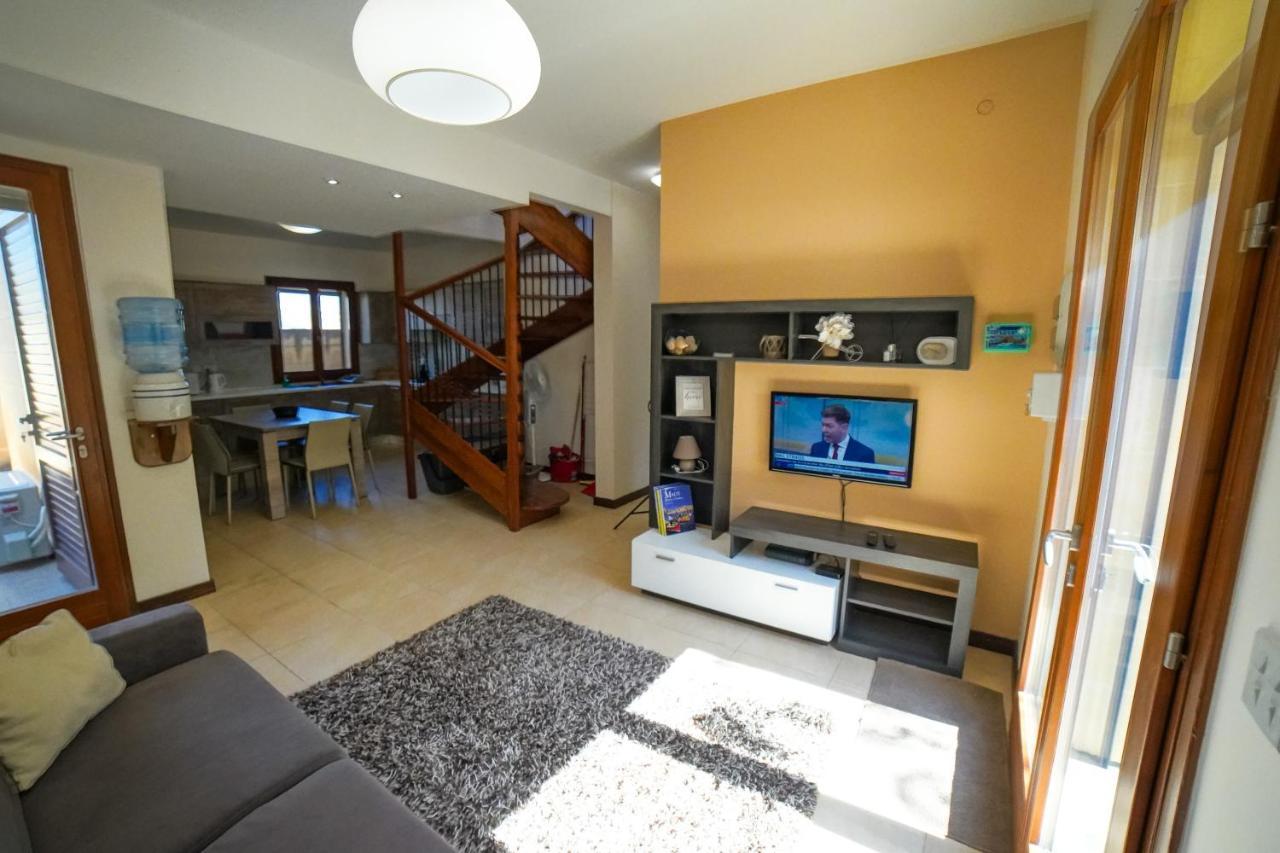 Getawaynpetto Private Duplex Maisonette With Jacuzzi Hot Tub Mgarr Exterior foto
