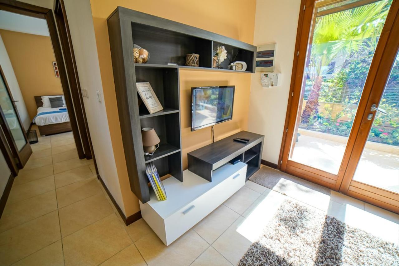 Getawaynpetto Private Duplex Maisonette With Jacuzzi Hot Tub Mgarr Exterior foto