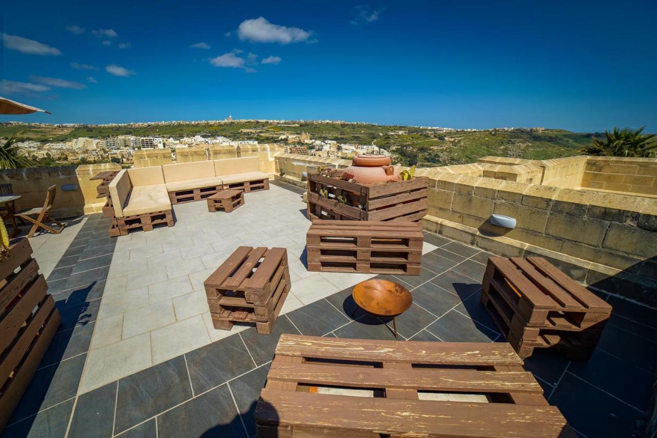 Getawaynpetto Private Duplex Maisonette With Jacuzzi Hot Tub Mgarr Exterior foto