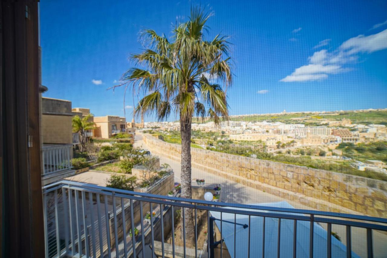 Getawaynpetto Private Duplex Maisonette With Jacuzzi Hot Tub Mgarr Exterior foto
